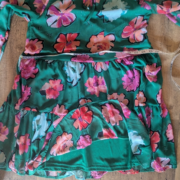 Green Floral Tie-Neck Women’s Dress - Picture 11 of 11